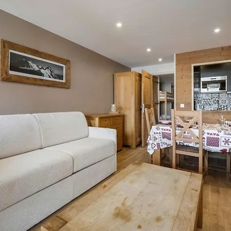 In And Out Bright Alpine Flat With Mountain Views